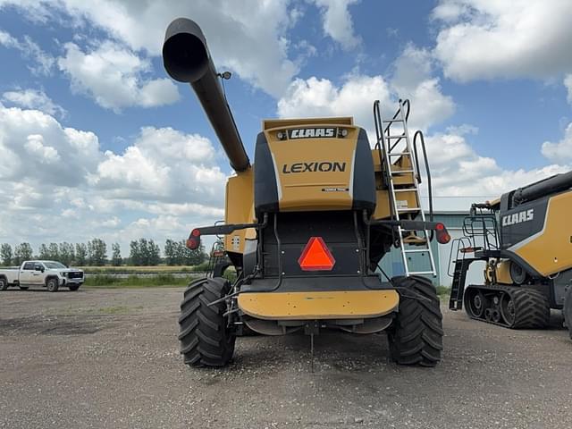 Image of CLAAS LEXION 740TT equipment image 2