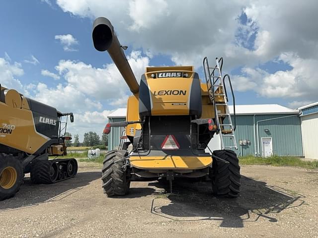 Image of CLAAS LEXION 740TT equipment image 3