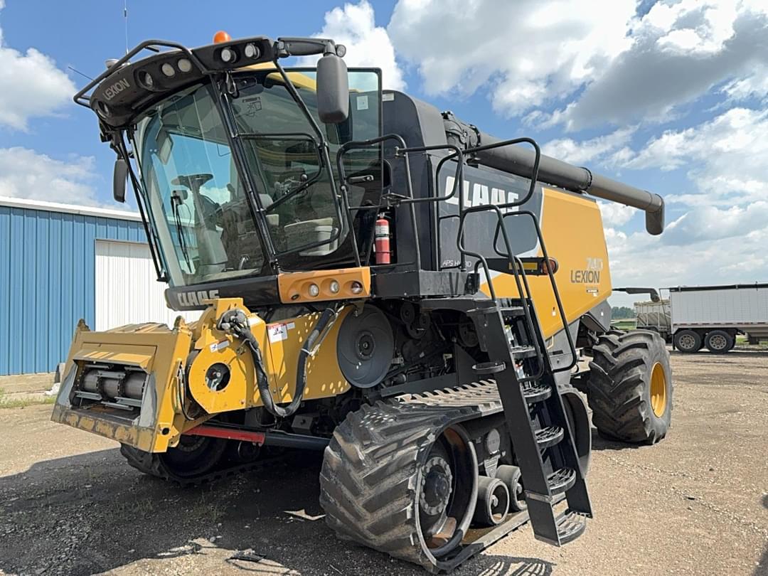 Image of CLAAS LEXION 740TT Primary image