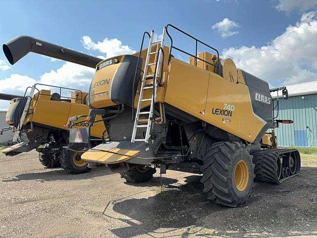 Image of CLAAS LEXION 740TT equipment image 4