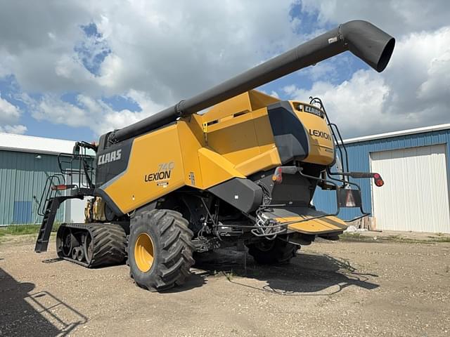 Image of CLAAS LEXION 740TT equipment image 1