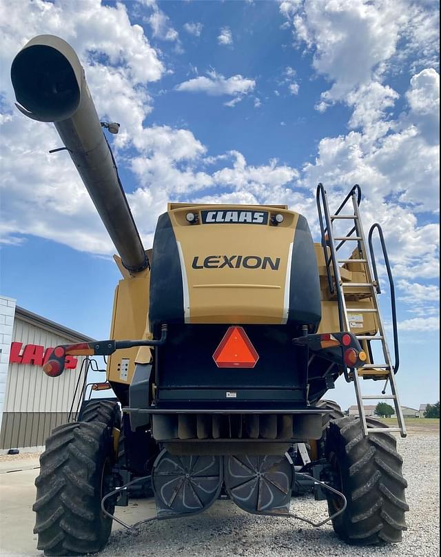 Image of CLAAS LEXION 750 equipment image 4