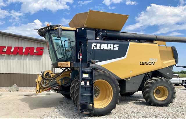 Image of CLAAS LEXION 750 equipment image 1