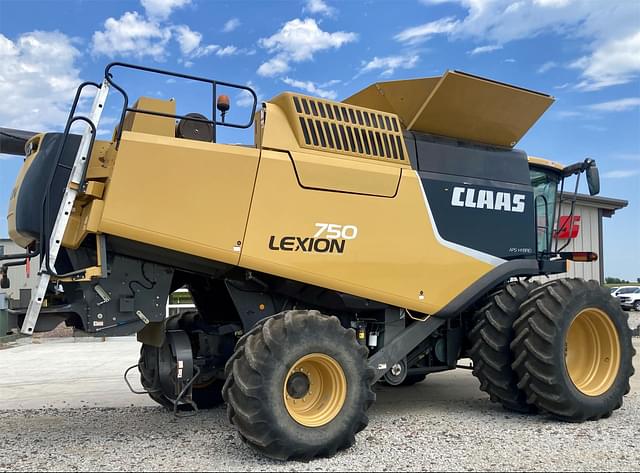 Image of CLAAS LEXION 750 equipment image 2