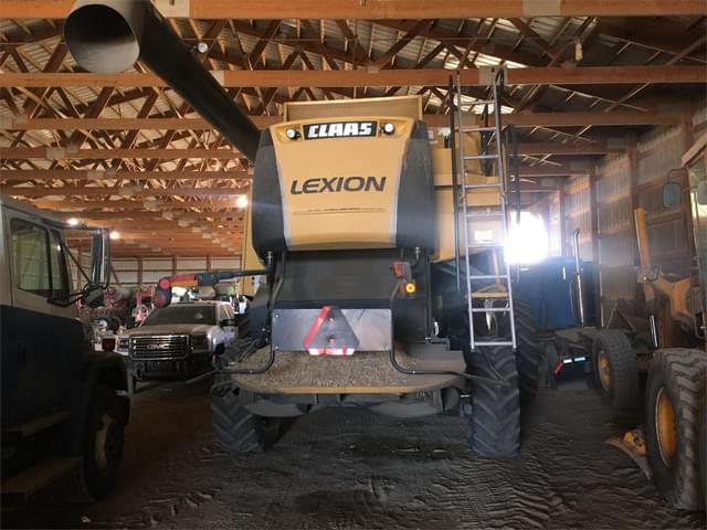 Image of CLAAS LEXION 750 equipment image 1