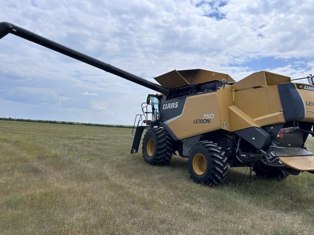 Image of CLAAS LEXION 750 equipment image 4