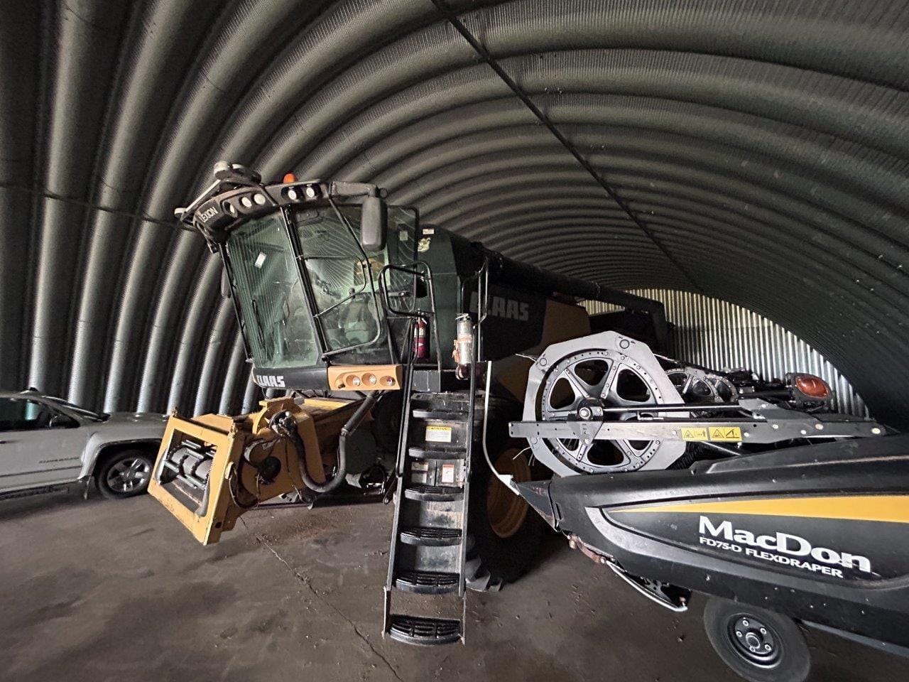 2011 CLAAS LEXION 750 Equipment Image0