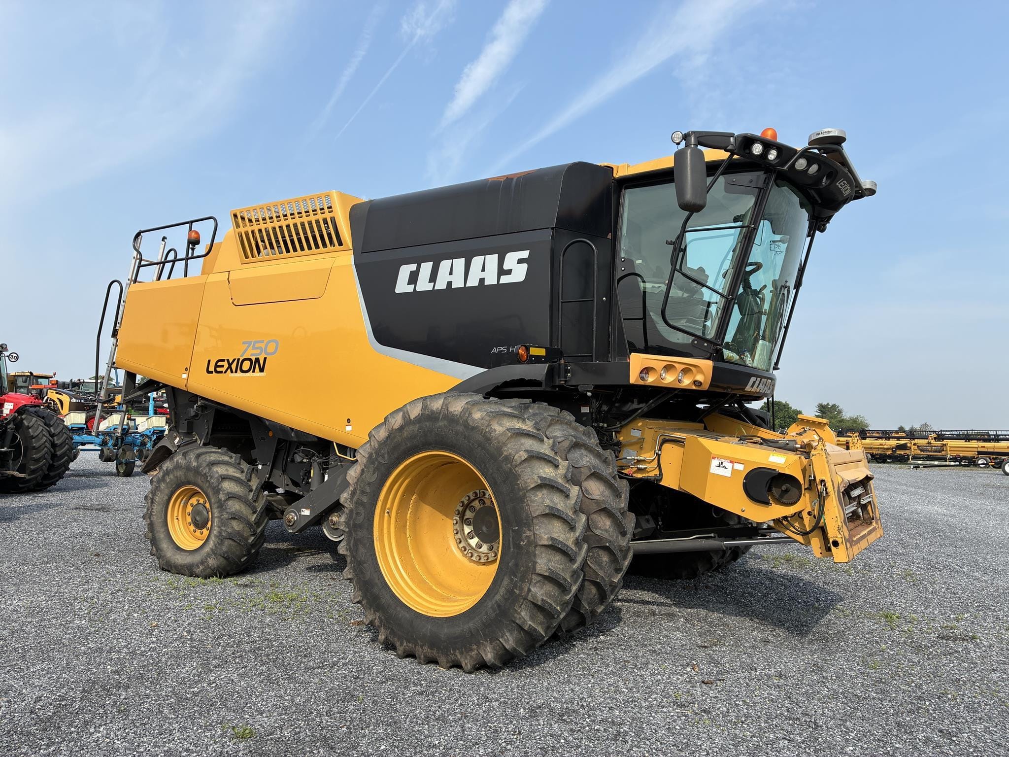 2011 CLAAS LEXION 750 Equipment Image0