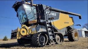 2011 CLAAS Lexion 770TT Image