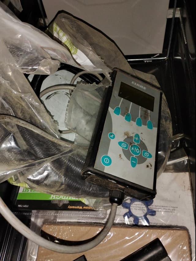 Image of CLAAS Variant 380 equipment image 4