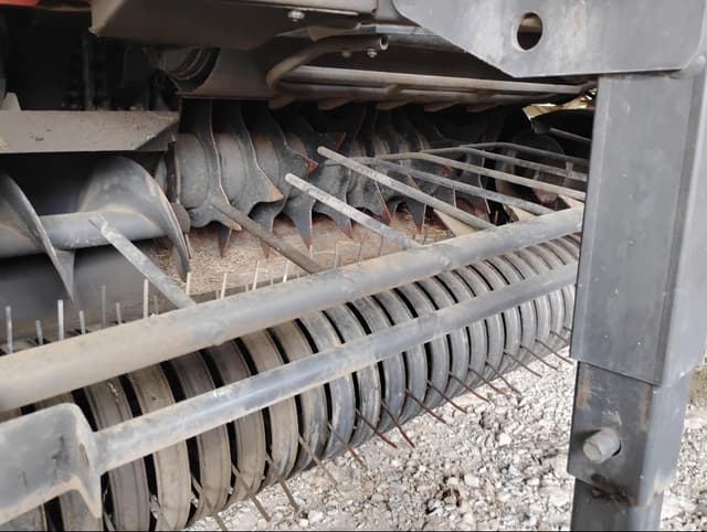 Image of CLAAS Variant 380 equipment image 2