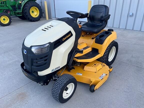 2011 Cub Cadet GT 2000 Equipment Image0