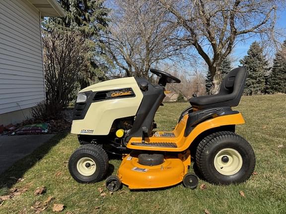 Image of Cub Cadet LT1046 equipment image 2