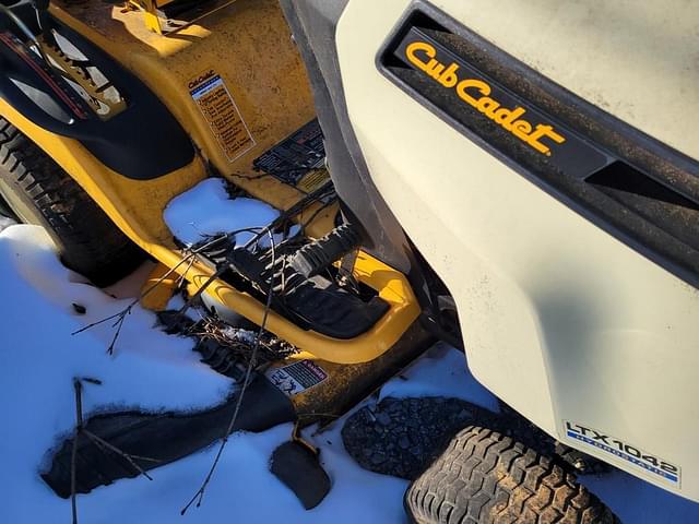 Image of Cub Cadet LTX1042 equipment image 2