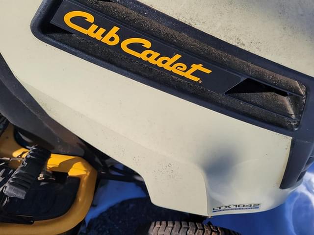 Image of Cub Cadet LTX1042 equipment image 3