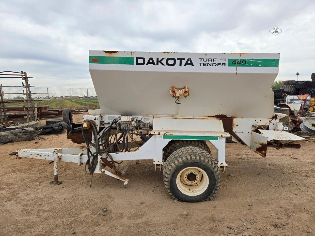 2011 Dakota 440 Equipment Image0