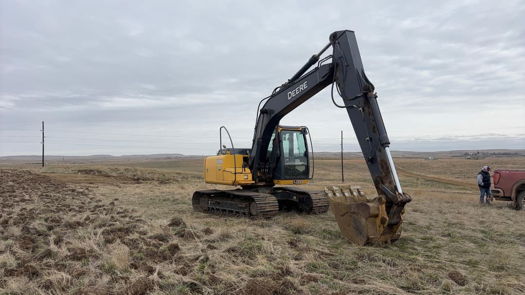 Image of John Deere 120D Primary image