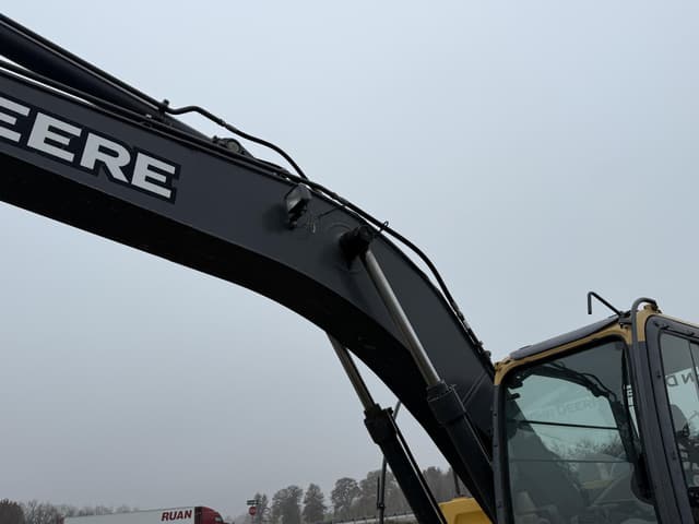 Image of John Deere 200D-LC equipment image 4