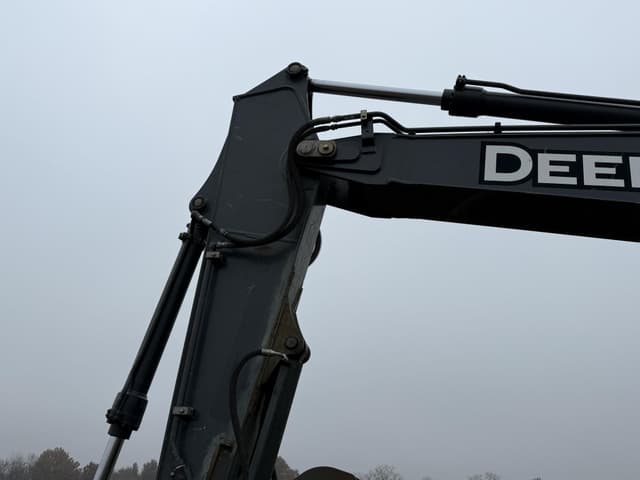 Image of John Deere 200D-LC equipment image 3