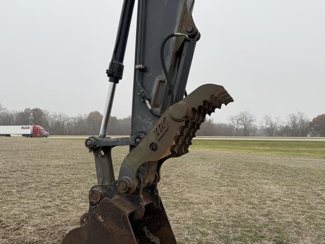 Image of John Deere 200D-LC equipment image 2