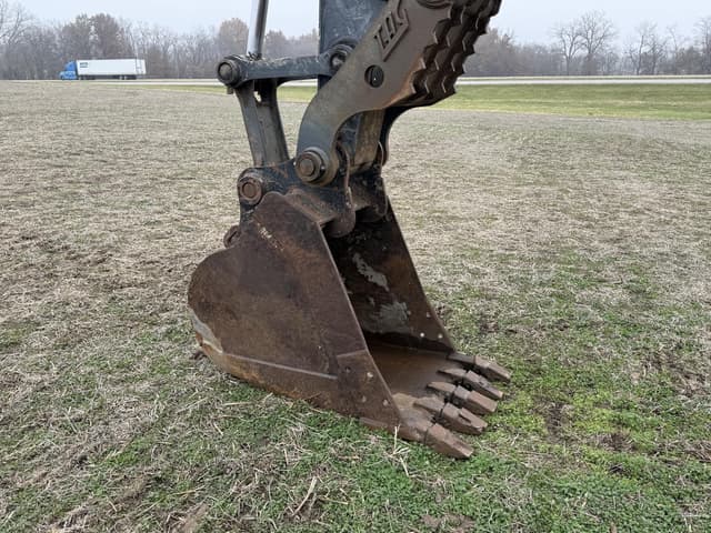 Image of John Deere 200D-LC equipment image 1
