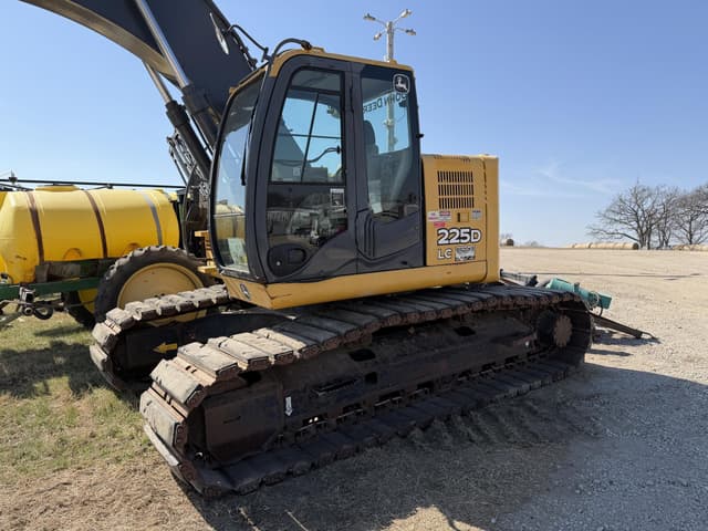 Image of John Deere 225DLC equipment image 2