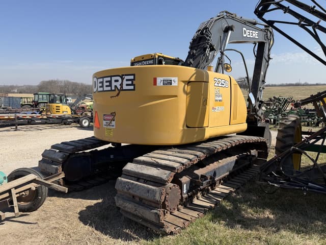 Image of John Deere 225DLC equipment image 4