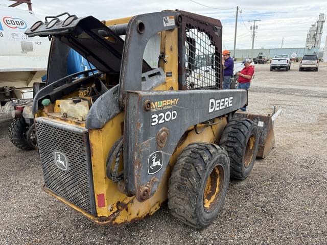 Image of John Deere 320D equipment image 4
