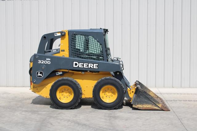 Image of John Deere 320D equipment image 2