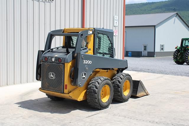 Image of John Deere 320D equipment image 3