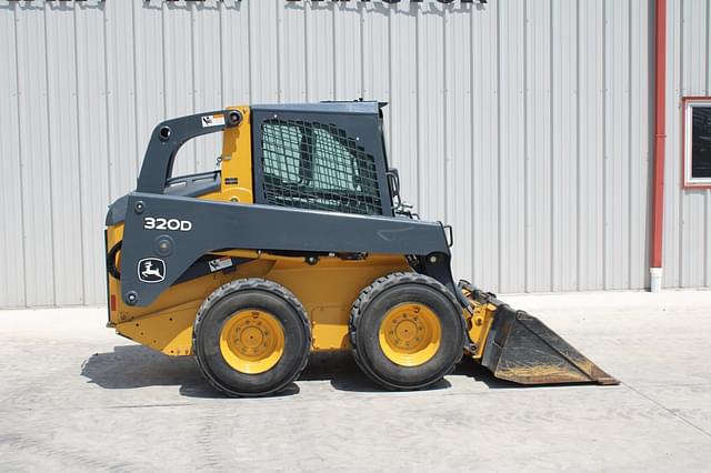 Image of John Deere 320D equipment image 4