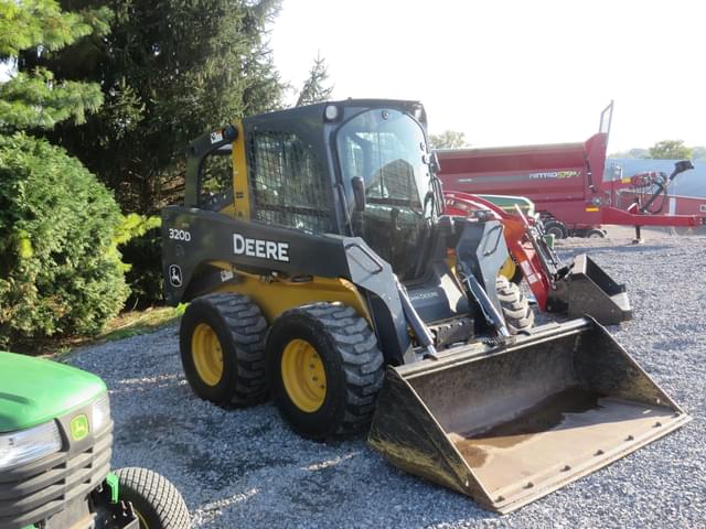 Image of John Deere 320D equipment image 4