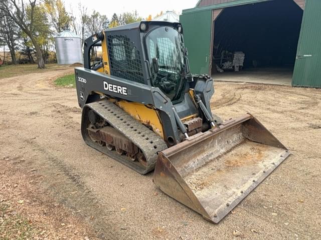 Image of John Deere 323D equipment image 4