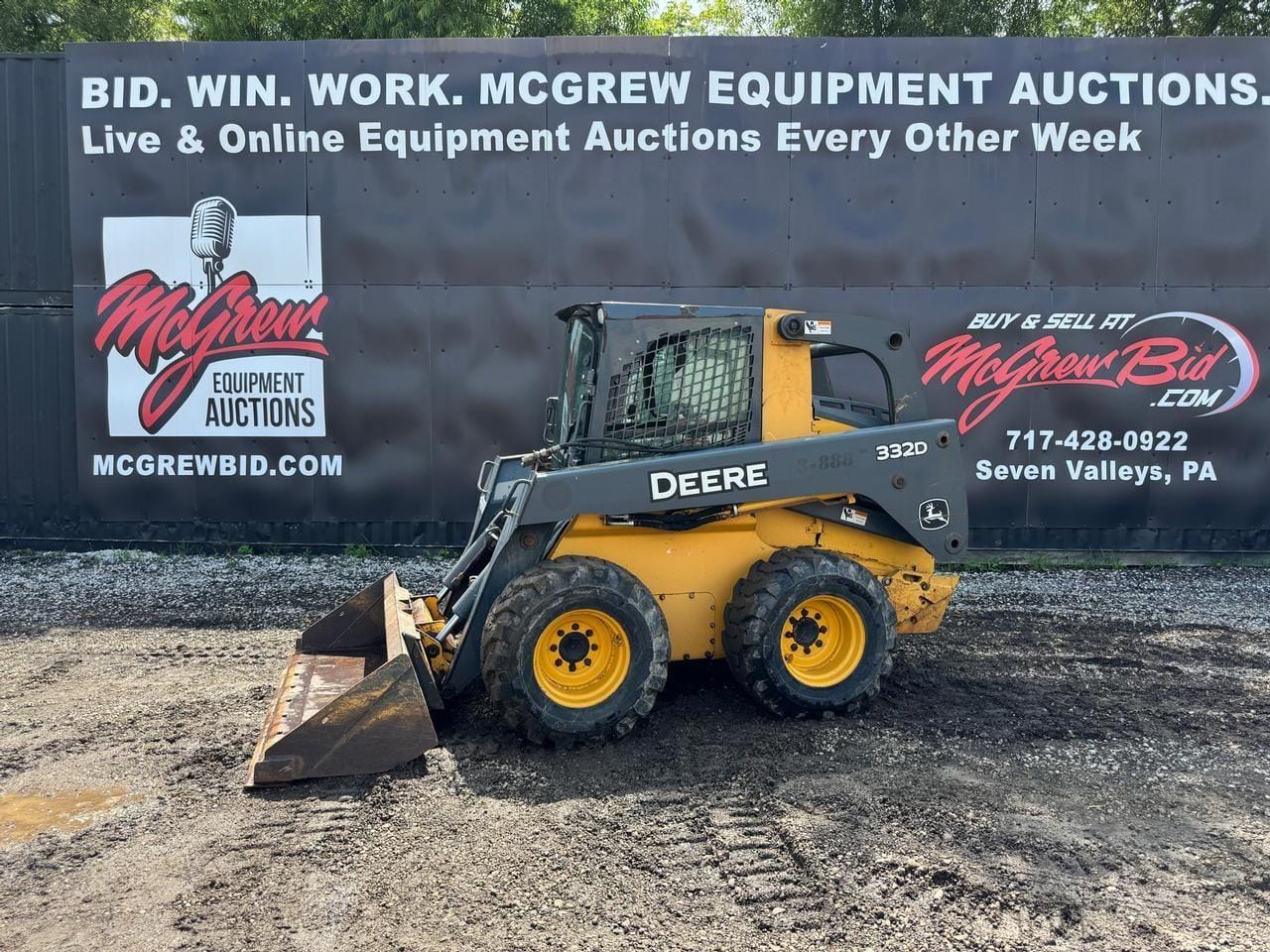 2011 John Deere 332D Equipment Image0