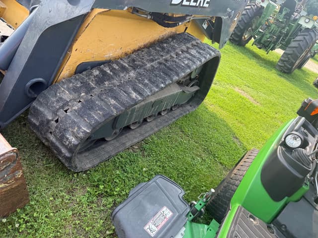 Image of John Deere 333D equipment image 2