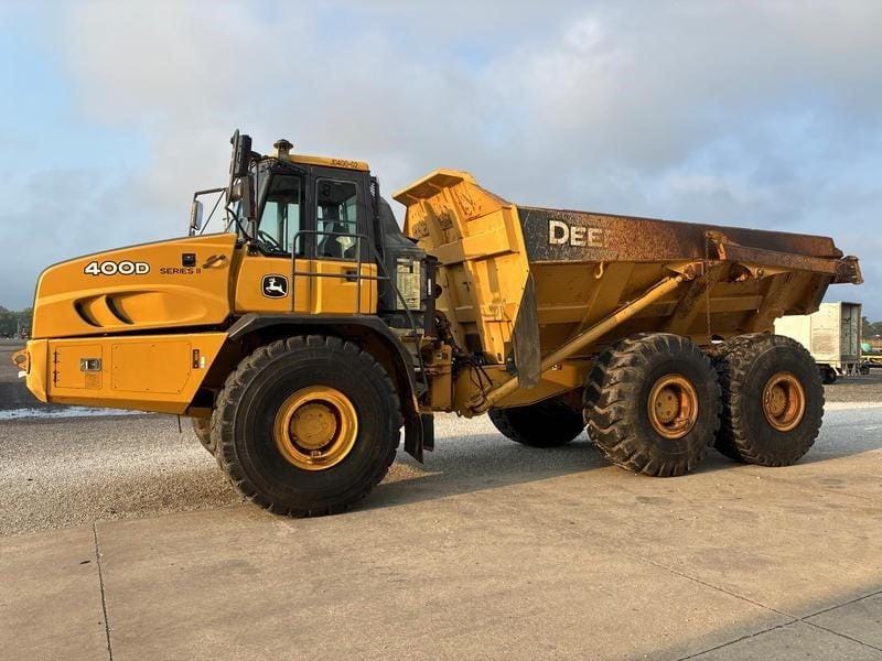 2011 John Deere 400D Equipment Image0