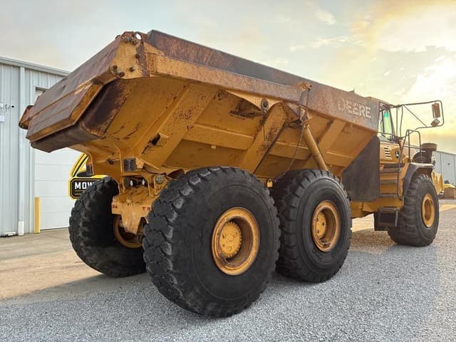 Image of John Deere 400D equipment image 4