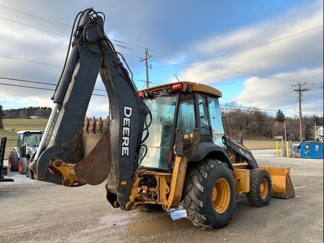 Image of John Deere 410J equipment image 4