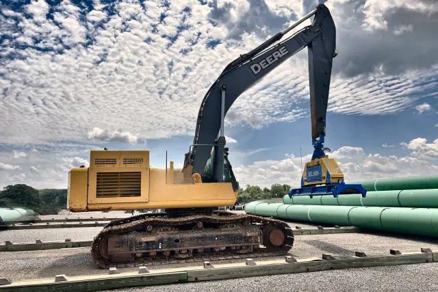 Image of John Deere 450DLC equipment image 4