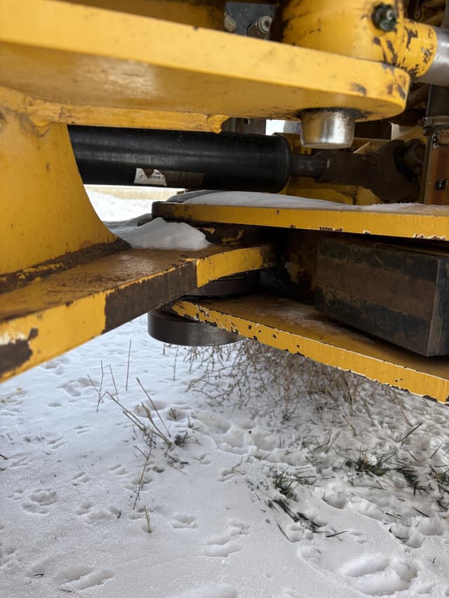 Image of John Deere 544K equipment image 4