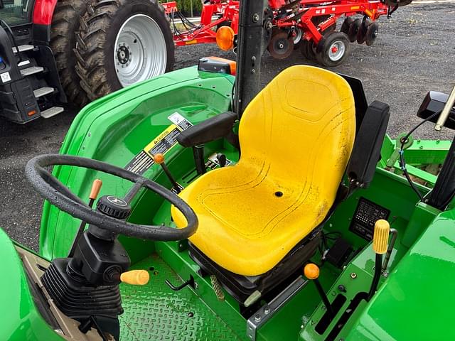 Image of John Deere 6115D equipment image 4