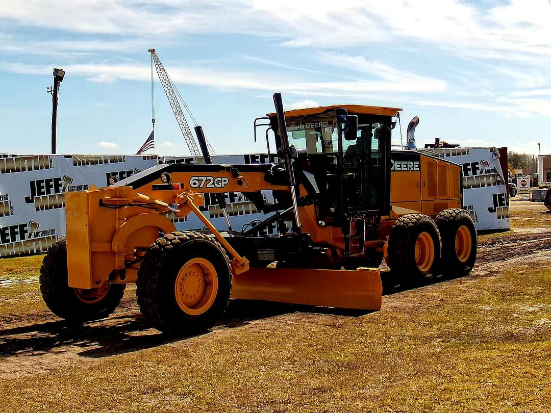 Image of John Deere 672GP Primary image