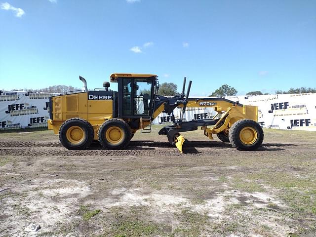 Image of John Deere 672GP equipment image 2