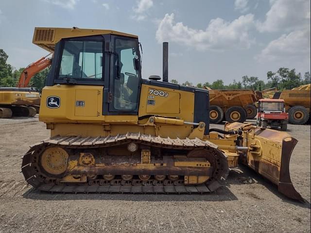 Image of John Deere 700J LGP equipment image 2