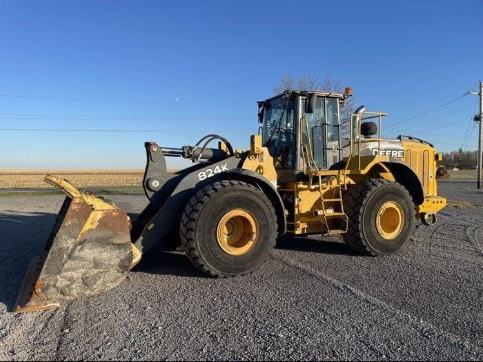 Main image John Deere 824K