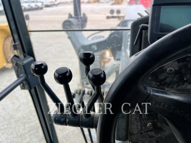 Image of John Deere 770G equipment image 4