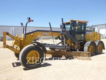 2011 John Deere 770G Equipment Image0