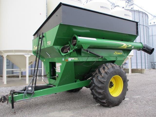 2011 Demco 750 Equipment Image0