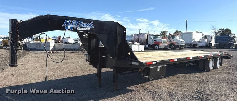 2011 Diamond C Fleet Neck Equipment Image0