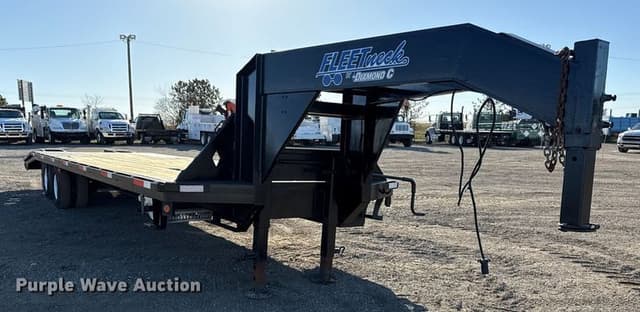 Image of Diamond C Fleet Neck equipment image 2